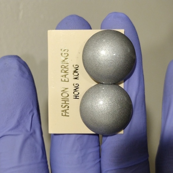 Retro 1980s Grey Enameled Metal Dome Stud Earrings – Stylish Women's Jewelry - Picture 4 of 6